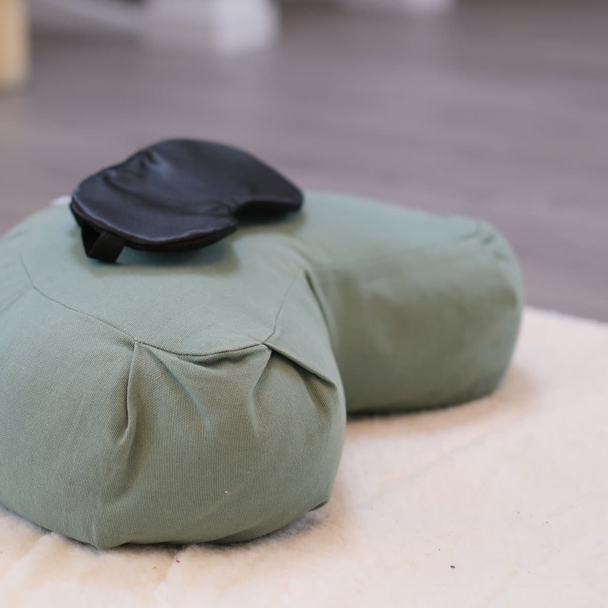 Meditationskudde med ögonmask